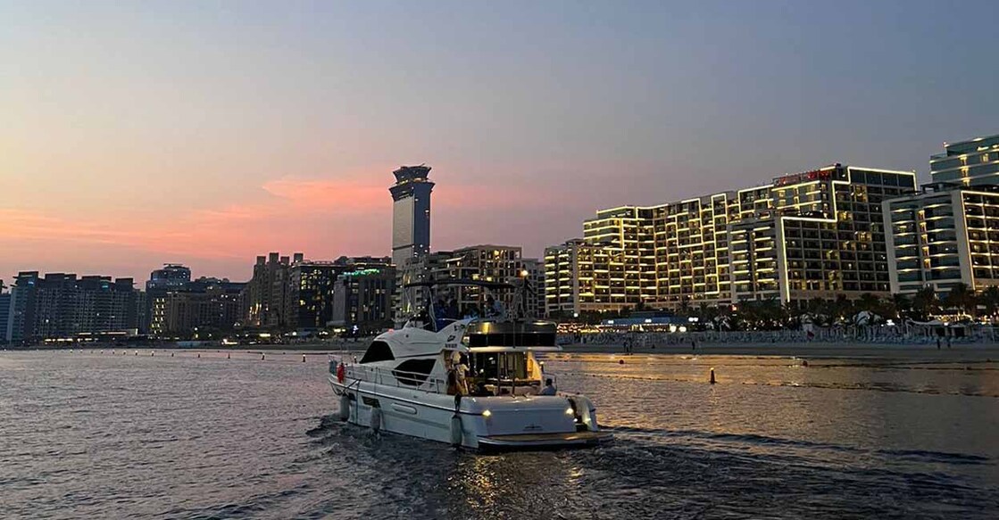 expatriate-malayali-noorudheen-took-a-yacht-ride-through-dubai-marina-with-his-colleagues ചിത്രത്തിന് കടപ്പാട്: നൂറുദ്ദീൻ ചുഴലി