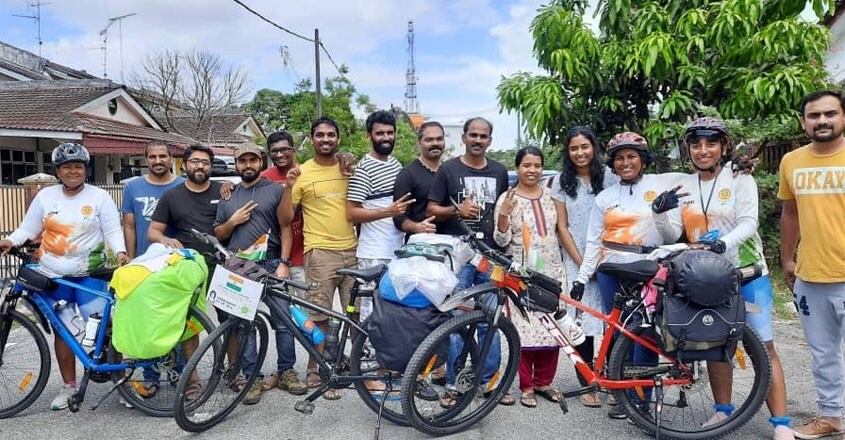 three-women-in-malaysia-by-bicycle three-women-in-malaysia-by-bicycle
