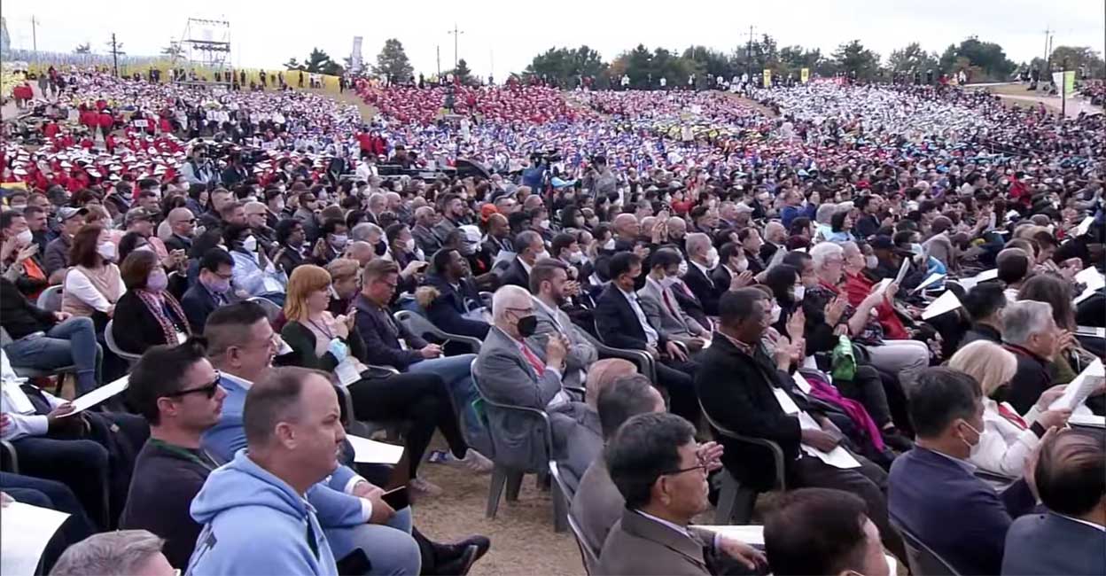 Prayer meeting on the Korean border