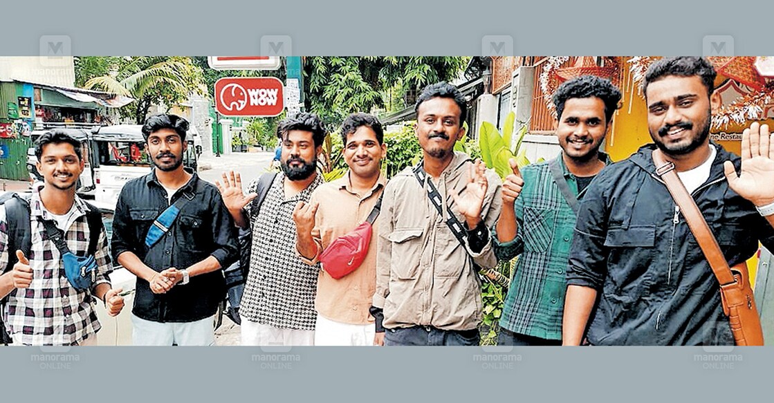 കംബോഡിയയിലെ ഓൺലൈൻ തട്ടിപ്പു സംഘത്തിന്റെ പിടിയിൽ നിന്നു രക്ഷപ്പെട്ട യുവാക്കൾ ഇന്നു വീടുകളിലെത്തും.