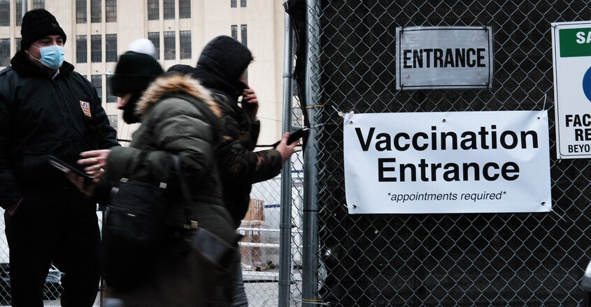 vaccine hub Photo: Spencer Platt/Getty Images/AFP vaccine hub Photo: Spencer Platt/Getty Images/AFP