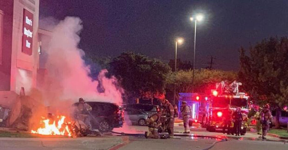 pilot-killed-after-plane-crashes-in-plano-shopping-center