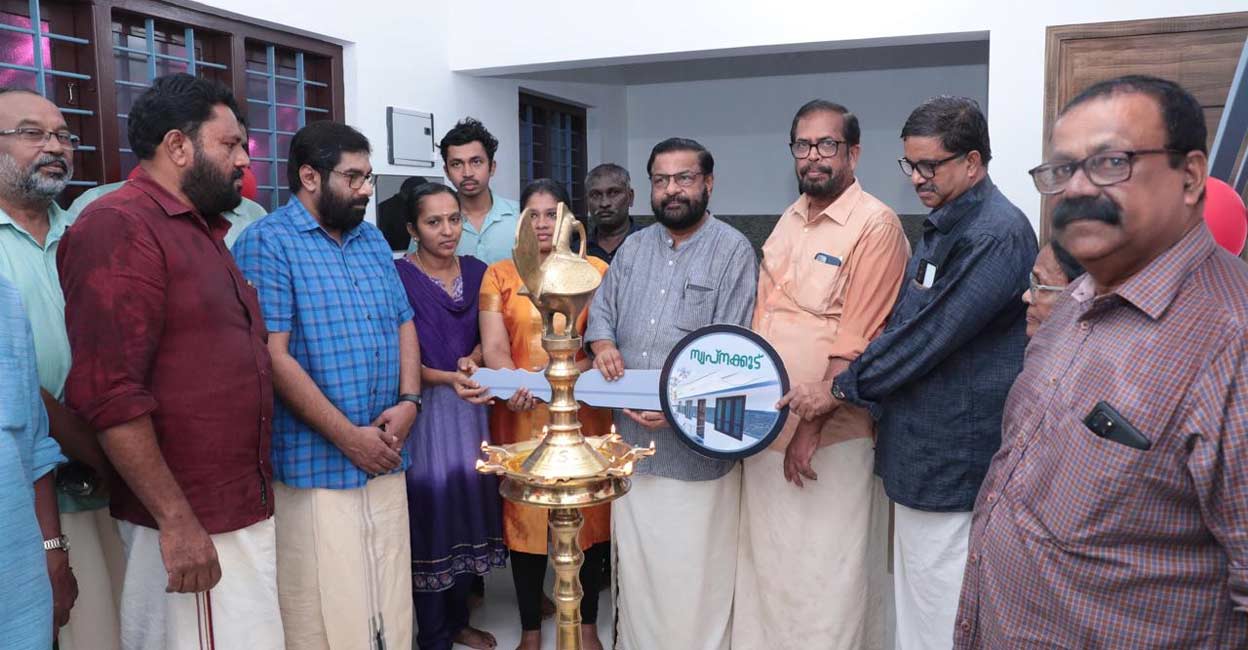 സ്നേഹ വീട് പദ്ധതിയിലെ താക്കോൽ ദാനം Kadakampally Surendran MLA handed