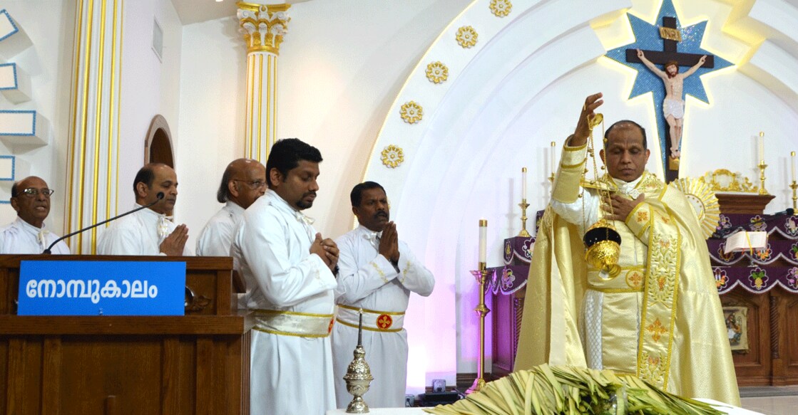 saint-alphonsa-church-coppell-oshana കൊപ്പേൽ സെന്റ് അൽഫോൻസായിൽ ഓശാന ഞായർ ആചരിച്ചു.