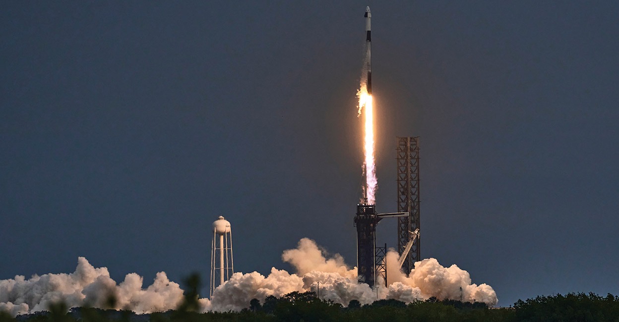 Faa Rockets ലാൻഡിംഗിൽ തീപിടുത്തത്തിൽ റോക്കറ്റ് വീണതിനെത്തുടർന്ന് FAA സ്പേസ് എക് ...