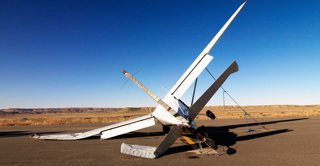 three-dead-after-small-plane-crashes-into-row-of-townhouses-in-oregon