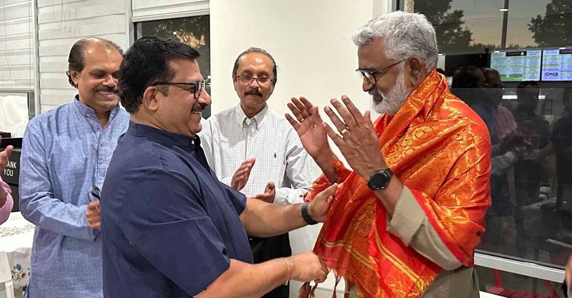 തിരുവല്ലാ അസോസിയേഷൻ ഓഫ് ഡാലസിന്‍റെ നേതൃത്വത്തിൽ ബ്ലസിയെ ആദരിച്ചപ്പോൾ.