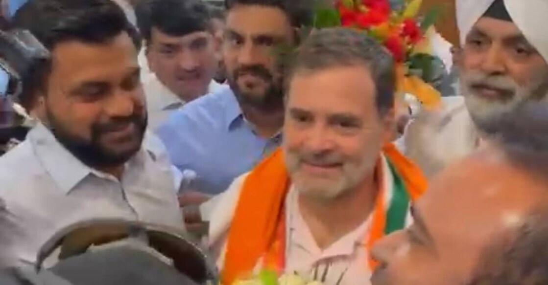 rahul-gandhi-in-dallas രാഹുൽ ഗാന്ധിക്ക് ഡാലസ് വിമാനത്താവളത്തിൽ സ്വീകരണം.