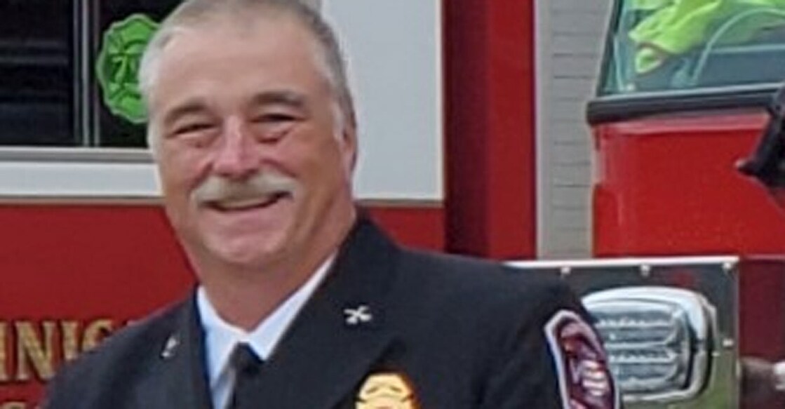 fire-chief-shot-dead-while-helping-couple-whose-car-struck-a-deer-in-alabama Image Credit: FB/CowetaFire