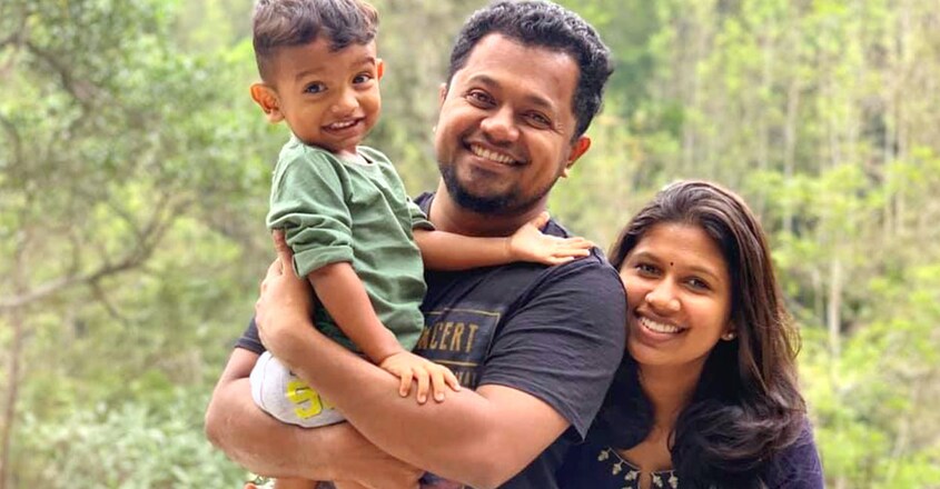 ജിനു കുടുംബത്തോടൊപ്പം ജിനു കുടുംബത്തോടൊപ്പം