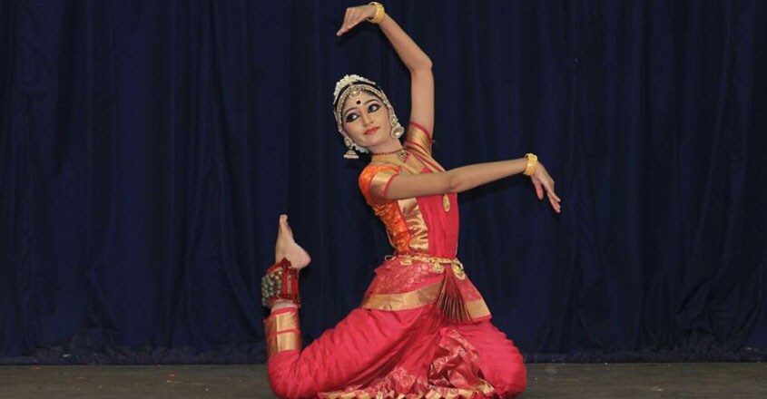 kalamandalam-bhavya-vijayan-stage-image kalamandalam-bhavya-vijayan-stage-image