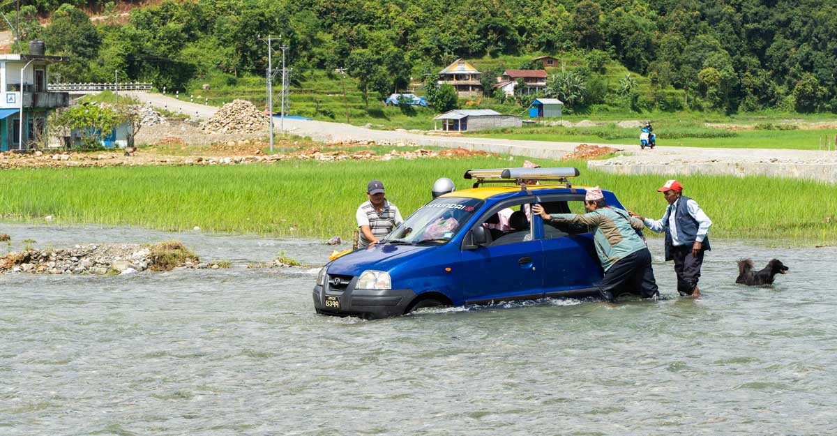 മഴക്കാലത്ത് എങ്ങനെ അപകടങ്ങൾ അകറ്റി നിർത്താം; ഈ കാര്യങ്ങള്‍ എപ്പോഴും