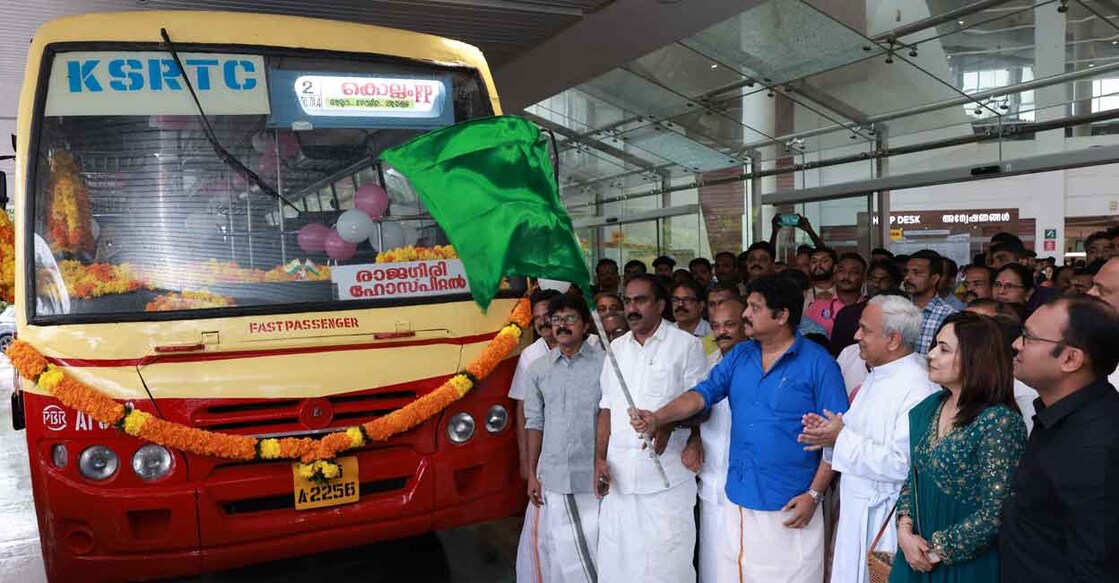 ഫോട്ടോനോട്ട് : കൊല്ലം ജില്ലയിൽ നിന്നും രാജഗിരി ആശുപത്രിയിലേക്ക് പുതുതായി ആരംഭിച്ച കെഎസ്ആർടിസി ബസ് സർവ്വീസിന്റെ ഫ്ലാഗ് ഓഫ് ഗതാഗത വകുപ്പ് മന്ത്രി കെ. ബി. ഗണേഷ് കുമാർ നിർവ്വഹിക്കുന്നു. എംഎൽഎമാരായ അൻവർ സാദത്ത്, എൽദോസ് കുന്നപ്പിളളിൽ, രാജഗിരി ആശുപത്രി എക്സിക്യൂട്ടീവ് ഡയറക്ടറും, സിഇഒയുമായ ഫാ. ജോൺസൺ വാഴപ്പിളളി, എടത്തല പഞ്ചായത്ത് പ്രസിഡന്റ് ലിജി സി.കെ, പഞ്ചായത്ത് അംഗം ഷബീർ എൻ എച്ച്, രാജഗിരി മെഡിക്കൽ ഡയറക്ടർ ഡോ. ജിജി കുരുട്ടുകുളം, ട്രാൻസ്പ്ലാന്റ് സർജൻ ഡോ.ബിജു ചന്ദ്രൻ, കെഎസ്ആർടിസി ചീഫ് ട്രാഫിക് ഓഫീസർ രാധാകൃഷ്ണൻ കെ പി എന്നിവർ സമീപം