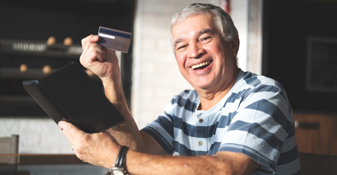 smart-card-old-man-FG-Trade-istockphoto