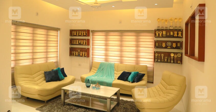 colonial-house-kodungallur-living colonial-house-kodungallur-living