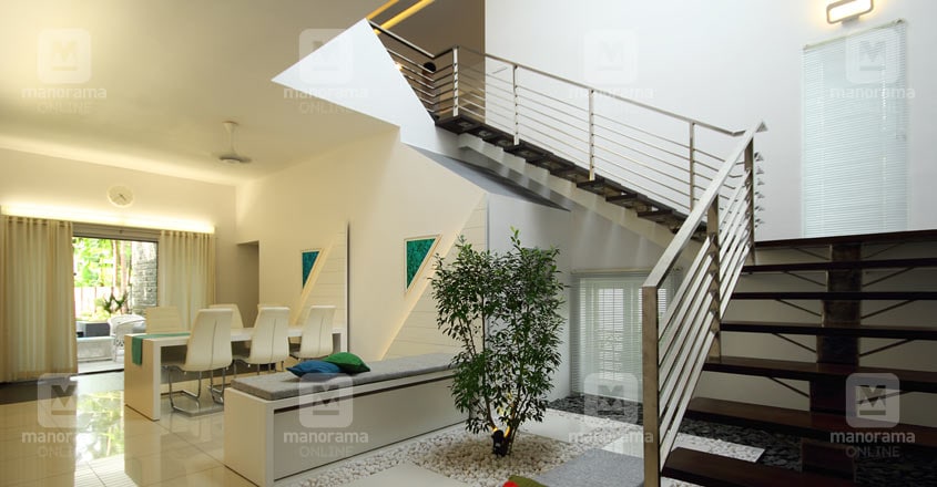 white-house-guruvayur-stair white-house-guruvayur-stair