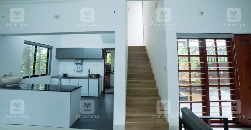 21-lakh-home-kasargod-stair 21-lakh-home-kasargod-stair