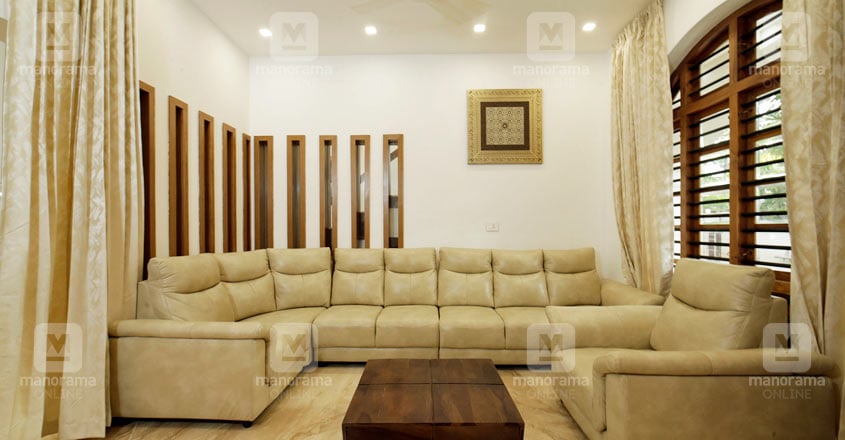 colonial-house-kuttichira-living colonial-house-kuttichira-living