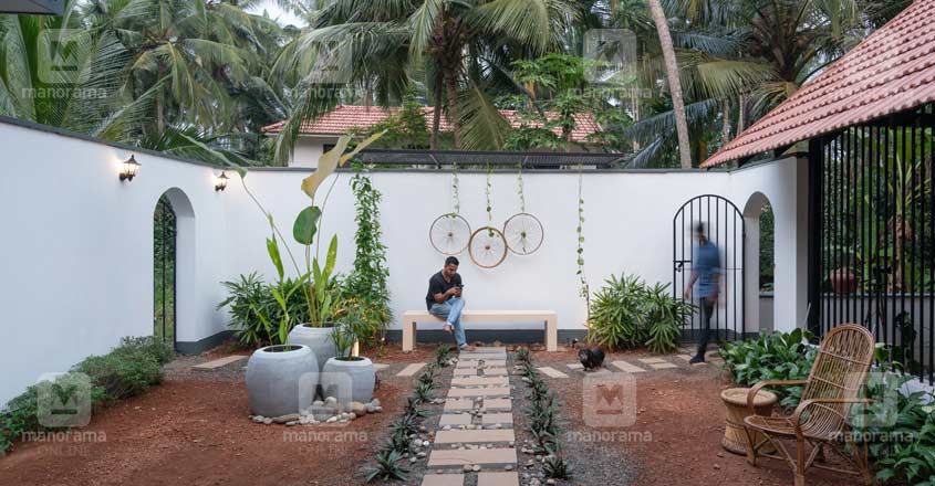 haritham-kannadikkal-wall haritham-kannadikkal-wall