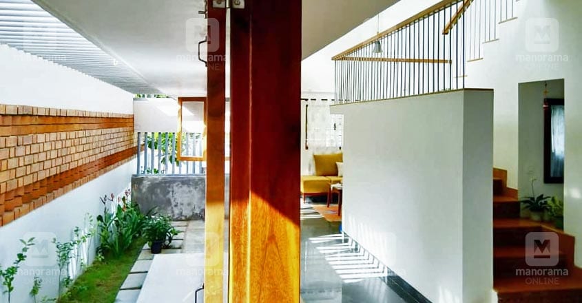 5-cent-house-side-yard 5-cent-house-side-yard