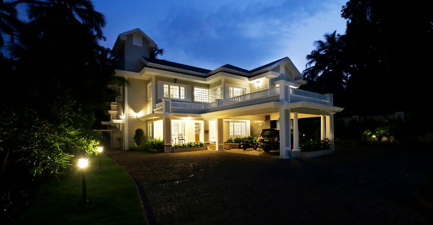 colonial-house-koduvally-nightview colonial-house-koduvally-nightview