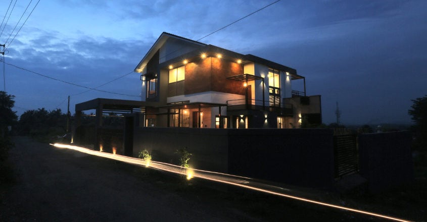 hilltop-house-pattambi-night hilltop-house-pattambi-night