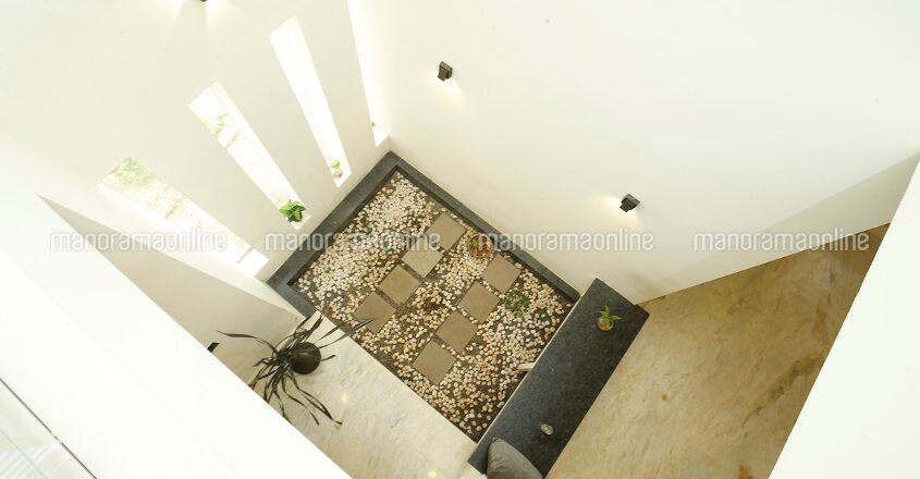 minimal-house-mahe-courtyard minimal-house-mahe-courtyard