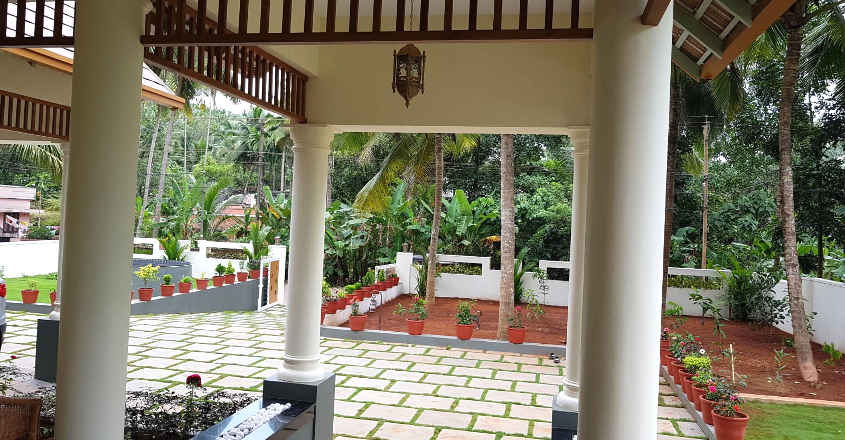 traditional-modern-home-sitout traditional-modern-home-sitout