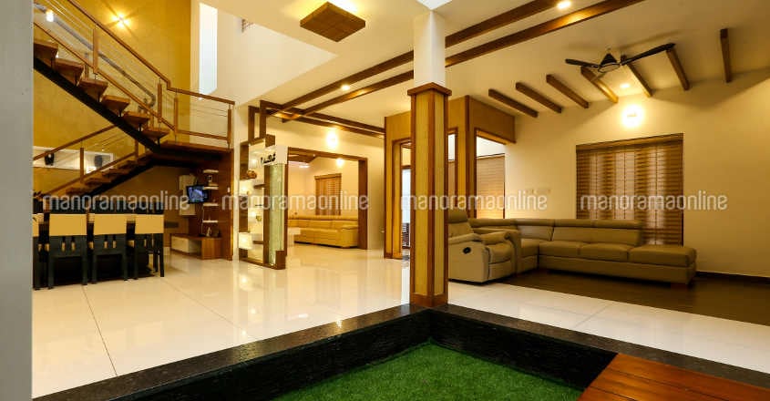 luxury-home-courtyard luxury-home-courtyard