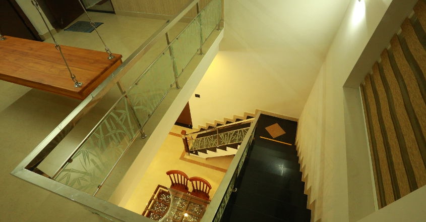 36-lakh-guruvayur-stair 36-lakh-guruvayur-stair