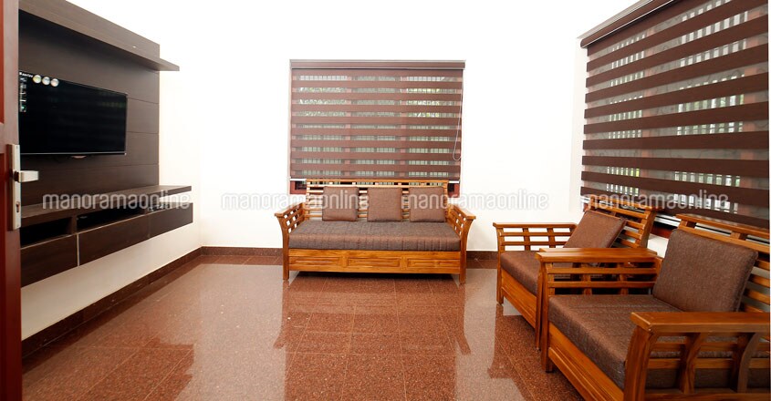 renovated-house-vadakara-living renovated-house-vadakara-living