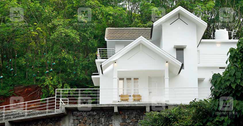 white-themed-house-manjeri-back white-themed-house-manjeri-back