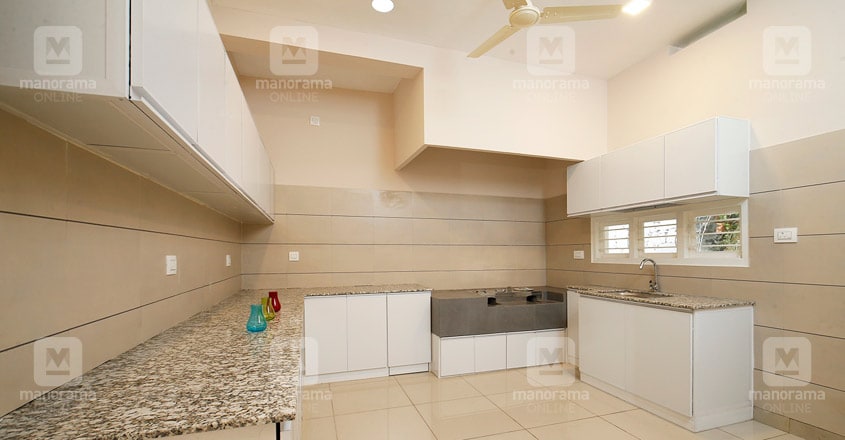 white-themed-house-manjeri-kitchen white-themed-house-manjeri-kitchen