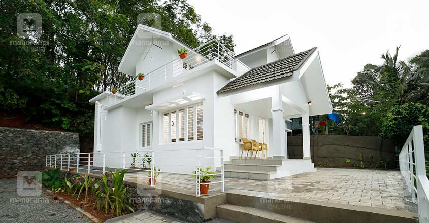 white-themed-house-manjeri-ramp white-themed-house-manjeri-ramp