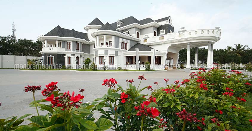wayanad-ultra-luxury-home-elevation wayanad-ultra-luxury-home-elevation