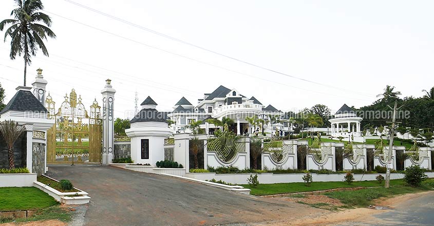 wayanad-ultra-luxury-home-road-view wayanad-ultra-luxury-home-road-view