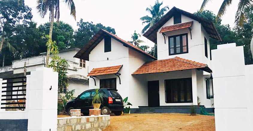 kerala-style-house-kottarakara-yard kerala-style-house-kottarakara-yard