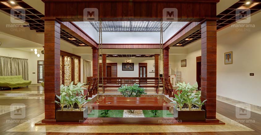chottanikara-home-courtyard chottanikara-home-courtyard