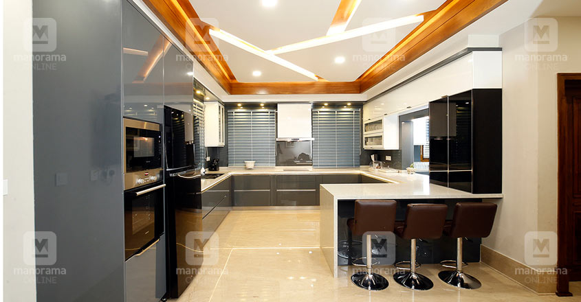 luxury-house-kuttiadi-kitchen luxury-house-kuttiadi-kitchen