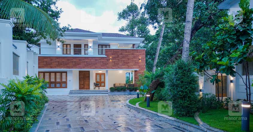 renovated-house-koduvalli-lawn renovated-house-koduvalli-lawn
