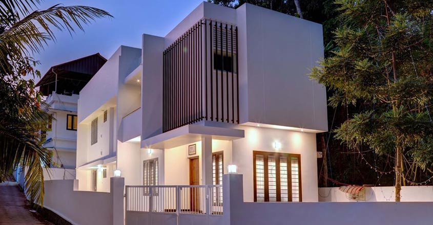 small-plot-house-changanacheri-night small-plot-house-changanacheri-night