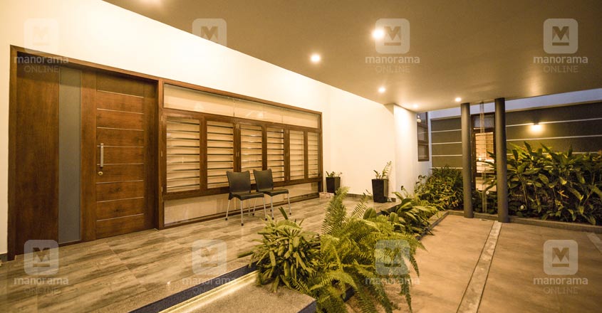elegant-box-house-thrissur-porch elegant-box-house-thrissur-porch