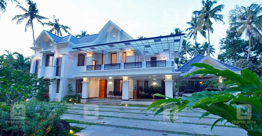 colonial-nri-house-thrissur-exterior colonial-nri-house-thrissur-exterior