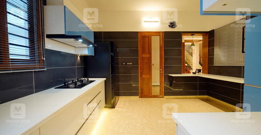 colonial-nri-house-thrissur-kitchen colonial-nri-house-thrissur-kitchen