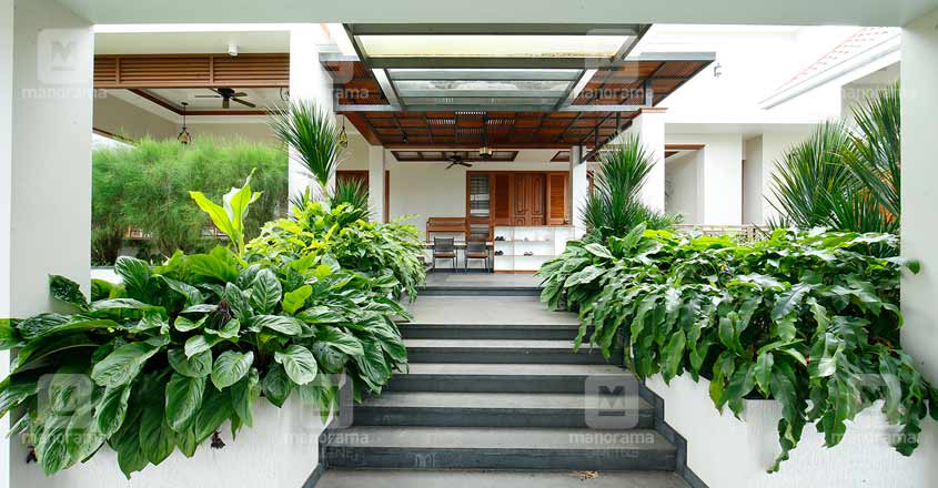 luxury-green-home-mangad-foyer luxury-green-home-mangad-foyer