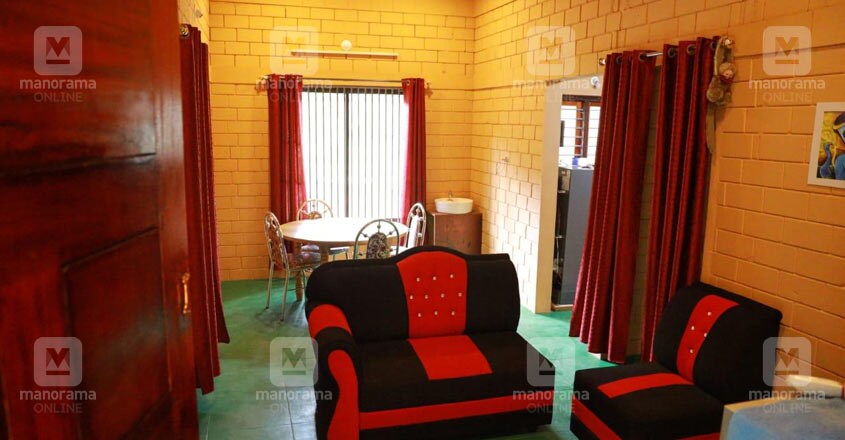 7-lakh-house-kollam-hall 7-lakh-house-kollam-hall
