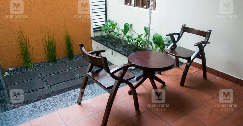 traditional-home-kannur-courtyard traditional-home-kannur-courtyard