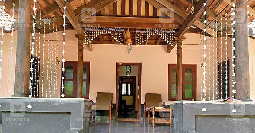 50-year-old-tharavadu-poomugham 50-year-old-tharavadu-poomugham