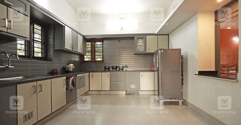 traditional-shornur-home-kitchen traditional-shornur-home-kitchen