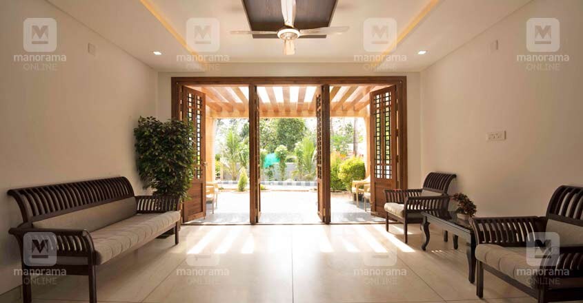 luxury-house-kaduthuruthy-patio luxury-house-kaduthuruthy-patio